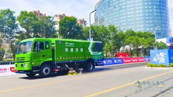 宇通環(huán)衛(wèi)硬核護(hù)航，扮靚城市助跑蘭州馬拉松
