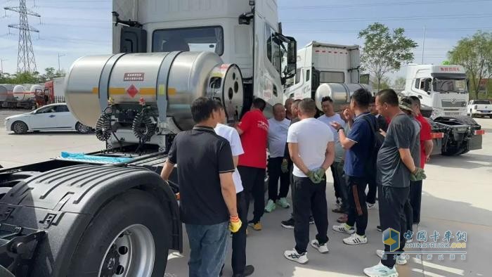 西北再迎東風(fēng)熱！20臺龍擎危化車交付寧夏大客戶