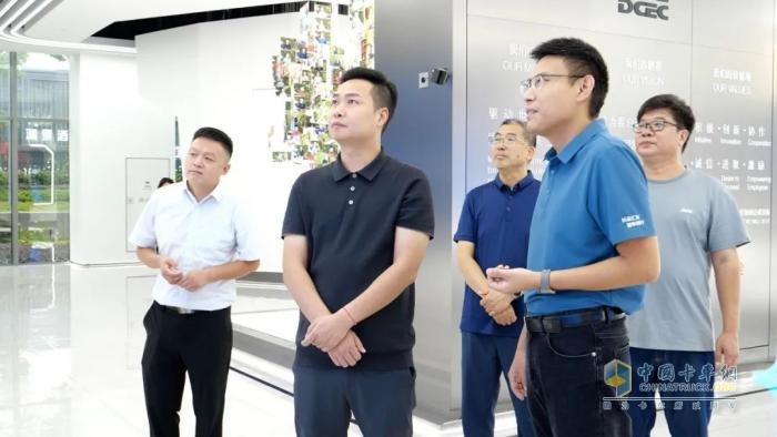 首批全新東風(fēng)多利卡康陸威輕卡交付盛輝物流，東康D2.5動(dòng)力啟航城際高效新程