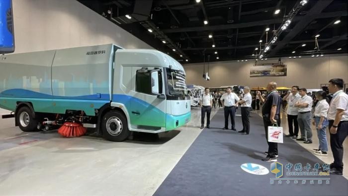 福田普羅科卡車低入口洗掃車耀目登場(chǎng)福田汽車2025年中商務(wù)會(huì)， 以科技重塑環(huán)衛(wèi)新標(biāo)桿