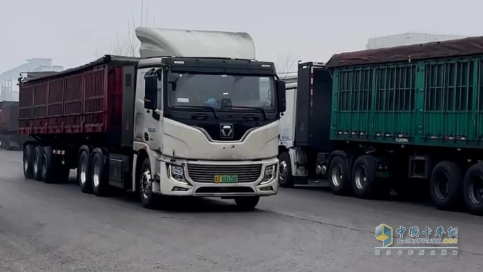 煤海逐綠！徐工新能源牽引車書寫煤炭運(yùn)輸綠色答卷