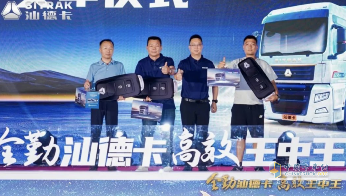 賦能皖北物流！汕德卡G7燃油牽引車阜陽站揭秘“全勤”硬實力！