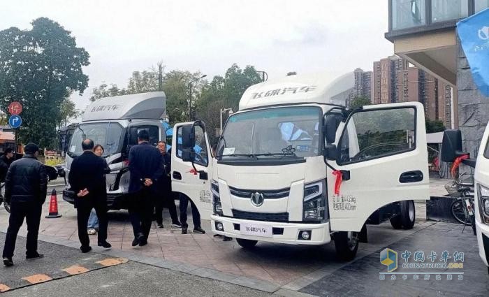 飛碟汽車CNG場景產(chǎn)品推介會在成都盛大舉行，開啟綠色物流新篇章