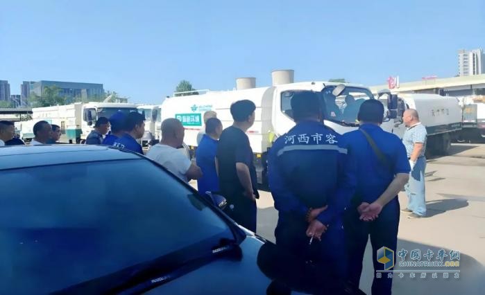 五征環(huán)?？萍紨y手保利物業(yè)，以純電動(dòng)洗掃車打造天津環(huán)衛(wèi)“新標(biāo)尺”