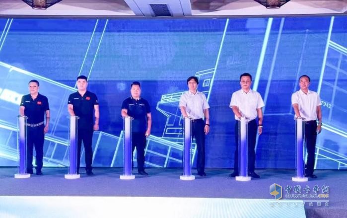 搭載玉柴星輝動力的歐曼港口牽引車在深圳批量簽單