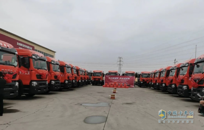 冀南分公司成功交付30輛TX7燃氣牽引車，助力滄州大客戶高效升級