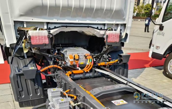 450km超長續(xù)航！乘龍L2V大電量輕卡城配運輸無憂