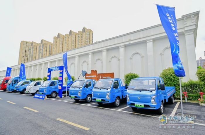 濰柴藍擎&漢德車橋X1純電小卡上市