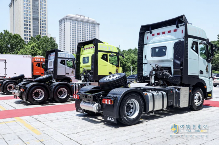 快遞快運“新星”，跑長途就選江淮星耀X7 4×2牽引車！
