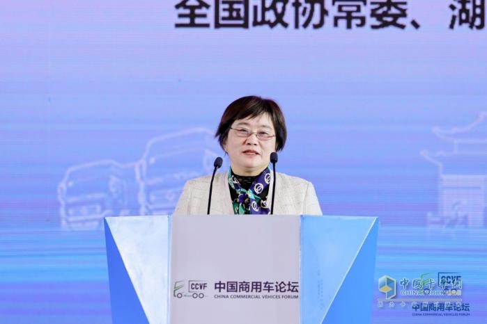 王紅玲：聚焦五大優(yōu)勢產(chǎn)業(yè)，推動湖北由產(chǎn)業(yè)大省邁向產(chǎn)業(yè)強(qiáng)省