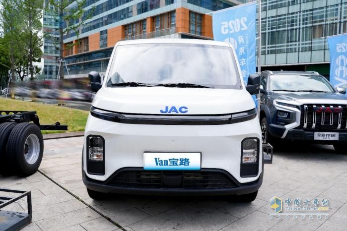 江淮1卡閃耀2025商用車金融大會(huì)，品牌勢(shì)能再升級(jí)
