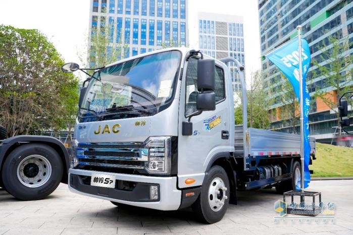 江淮1卡閃耀2025商用車金融大會(huì)，品牌勢(shì)能再升級(jí)
