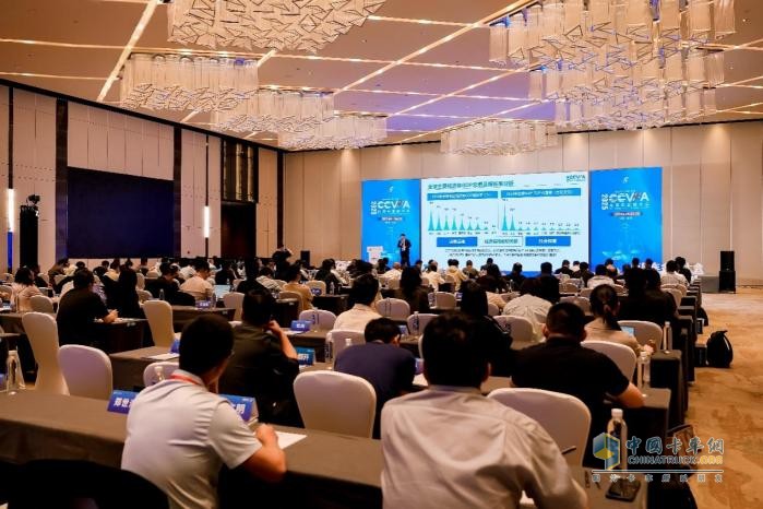 江淮1卡閃耀2025商用車金融大會(huì)，品牌勢(shì)能再升級(jí)