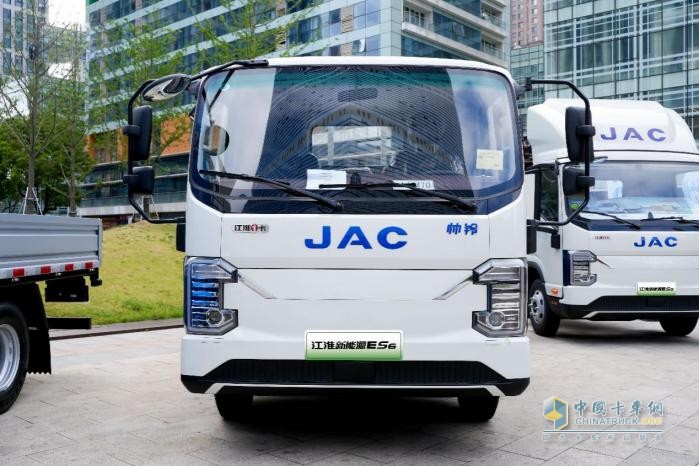 江淮1卡閃耀2025商用車金融大會(huì)，品牌勢(shì)能再升級(jí)