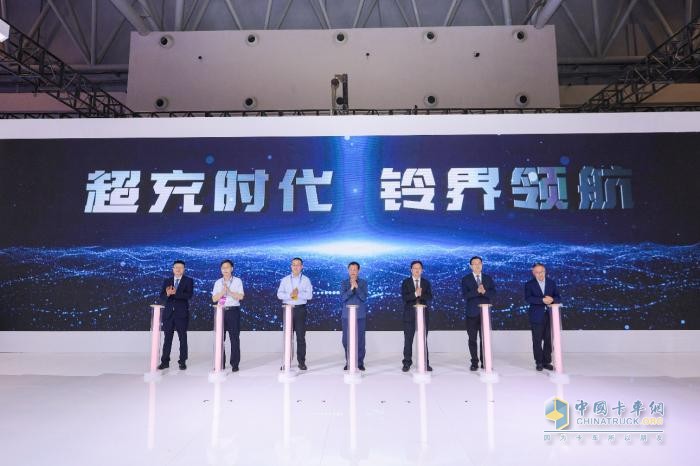慶鈴集團(tuán)西洽會重磅發(fā)布超充重卡鈴界