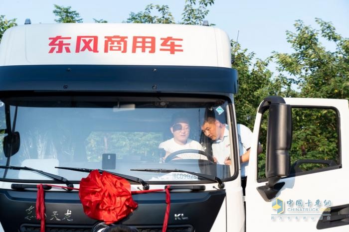 東風(fēng)快遞 速遞價(jià)值 東風(fēng)商用車快遞牽引車全國品鑒活動(dòng)首站濰坊啟幕