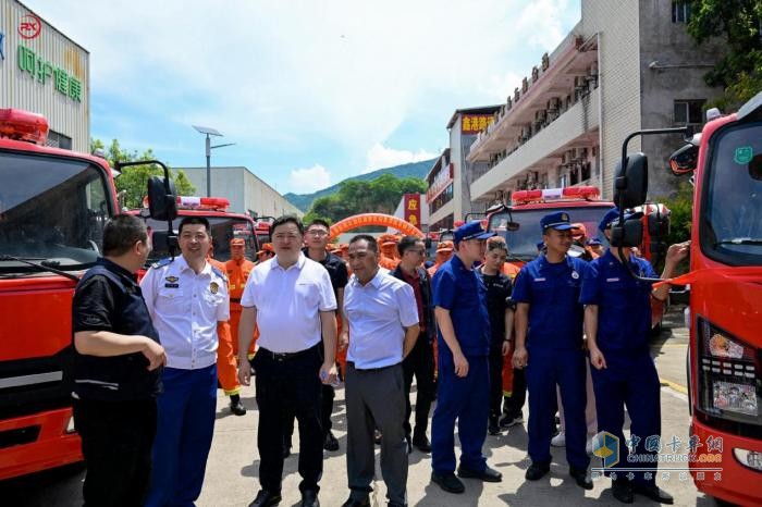 陜汽德龍輕卡批量交付龍巖市應(yīng)急局 強勁動力+高效傳動賦能救援效率