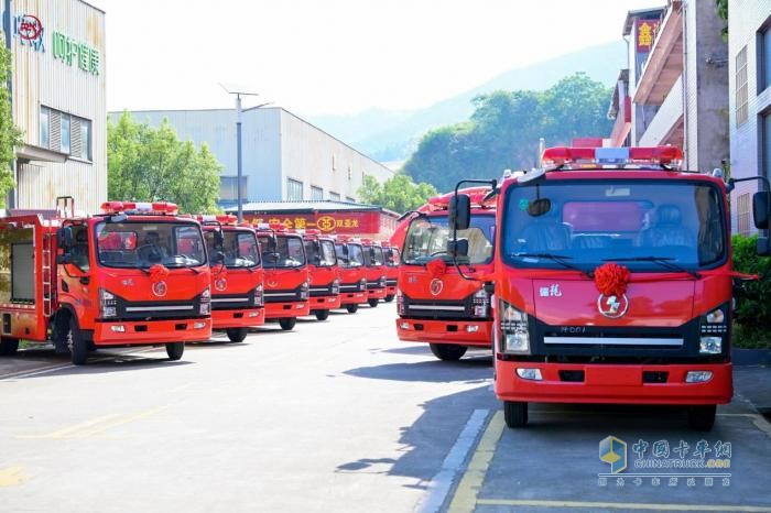 陜汽德龍輕卡批量交付龍巖市應(yīng)急局 強勁動力+高效傳動賦能救援效率