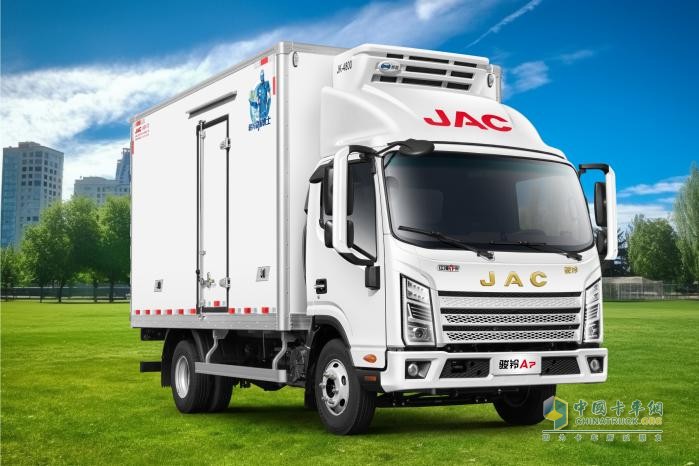 駿鈴A7冷藏車：冷鏈實(shí)力派，“鮮”鋒護(hù)航者