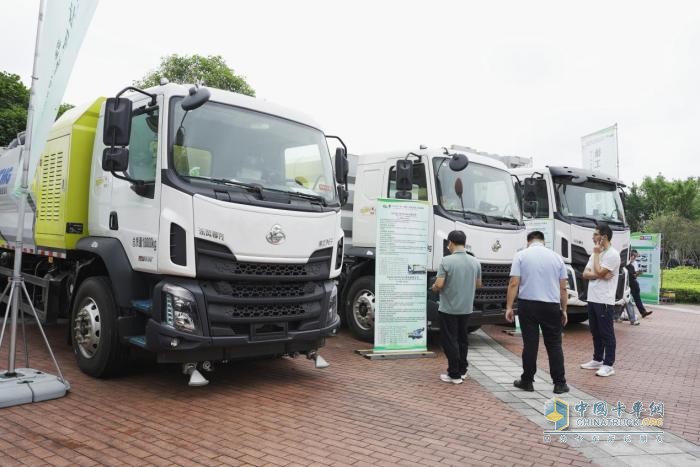 賦能城市“綠動力”乘龍環(huán)衛(wèi)車亮相廣西環(huán)衛(wèi)行業(yè)年會