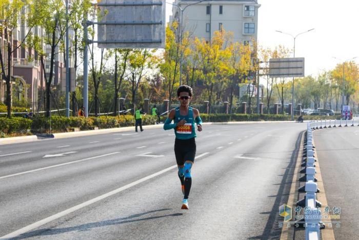 賽事官方唯一指定用車 飛碟汽車與跑友們共赴“日馬”之約！