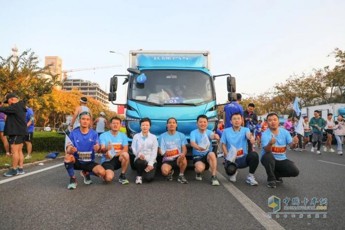 賽事官方唯一指定用車 飛碟汽車與跑友們共赴“日馬”之約！
