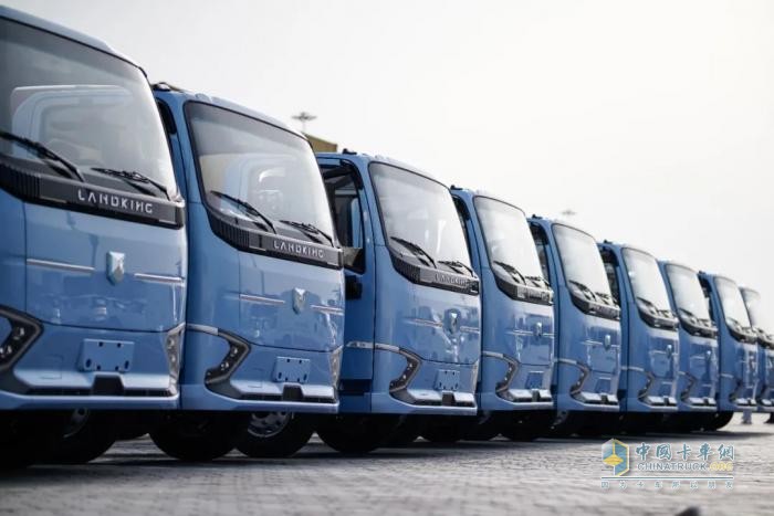 首批20臺電車交付柬埔寨客戶！濰柴新能源商用車與大象集團(tuán)打響合力出海戰(zhàn)略“第一槍”