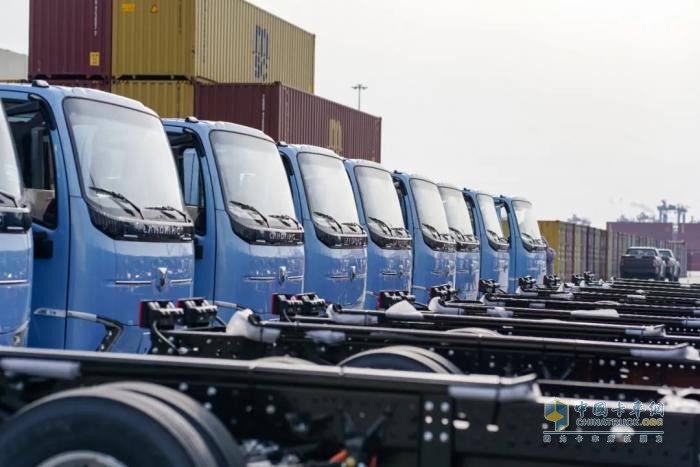 首批20臺電車交付柬埔寨客戶！濰柴新能源商用車與大象集團(tuán)打響合力出海戰(zhàn)略“第一槍”
