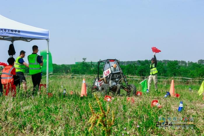 東風(fēng)商用車譽(yù)助湖北汽院HUAT車隊(duì)5月燃戰(zhàn)巴哈大賽（襄陽(yáng)站）