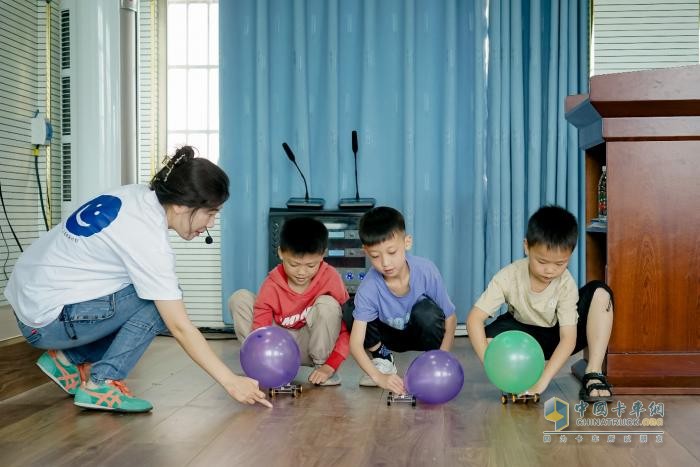 沃爾沃卡車“點亮未來計劃”：科技星火，燃亮湖南少年科技夢