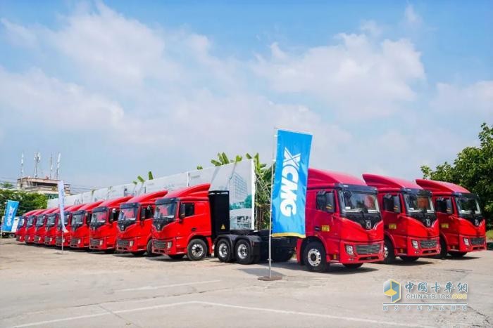 燃動(dòng)福建！百臺(tái)徐工新能源電動(dòng)牽引車交付
