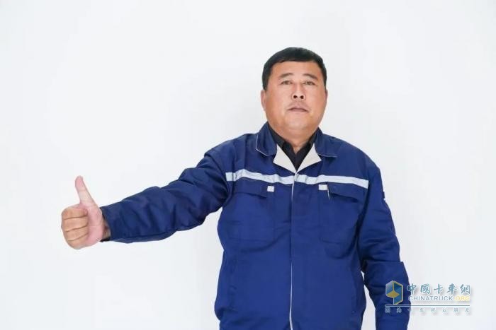1臺1年能省20萬！百臺歐曼智藍戰(zhàn)車助尹經(jīng)理港口運輸大贏特贏