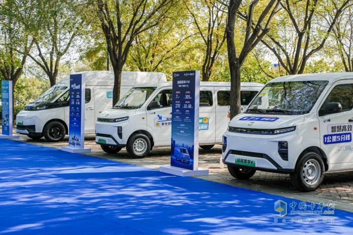 煥能”系列換電車型發(fā)布   電小二車電分離運營模式助力城配運輸綠色轉(zhuǎn)型