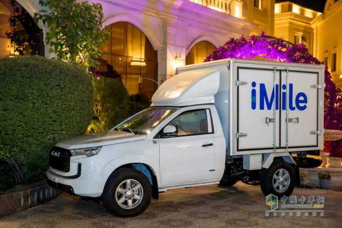 江鈴汽車首批100臺(tái)JMC皮卡成功交付沙特iMile公司
