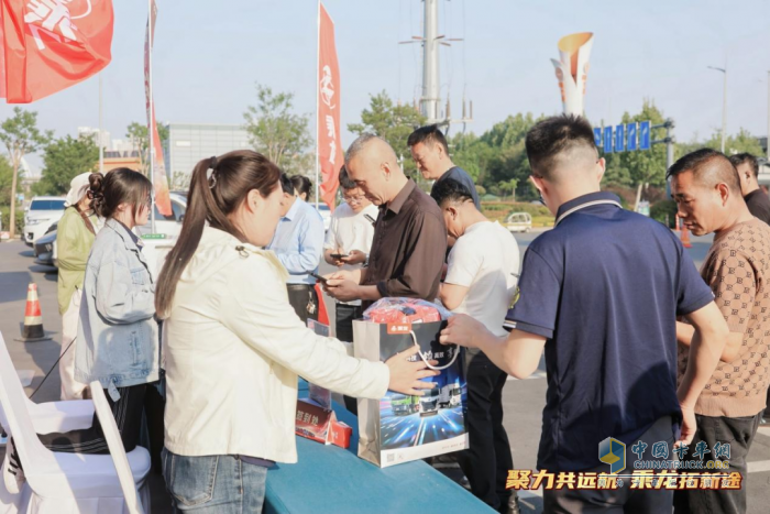 訂單51臺！乘龍之夜臨沂掀起物流裝備升級風暴