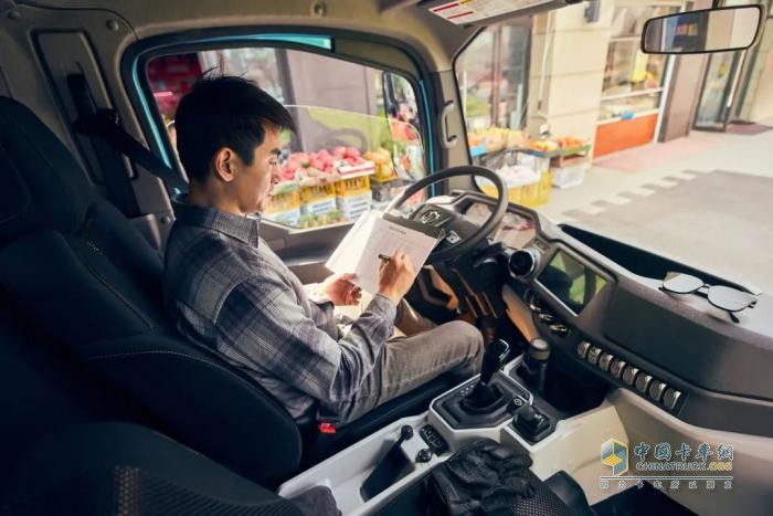 破局而上，飛碟汽車以“司機(jī)第一”重塑綠色運(yùn)輸新標(biāo)桿