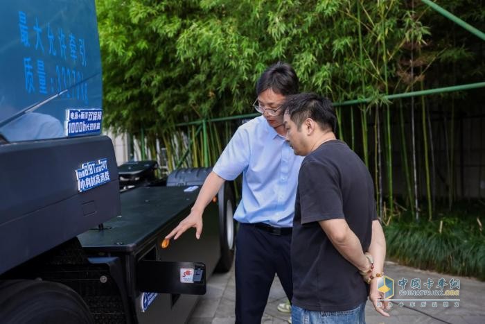 在鋼鐵與鹽霧之間，宇通重卡T系列如何書寫新能源時(shí)代的人性答案？