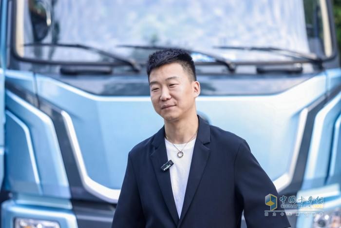 在鋼鐵與鹽霧之間，宇通重卡T系列如何書寫新能源時(shí)代的人性答案？
