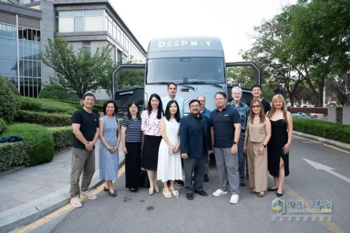 DeepWay深向受邀與美國加州薩克拉門托市代表團(tuán)舉行會談，共話全球化發(fā)展新機(jī)遇