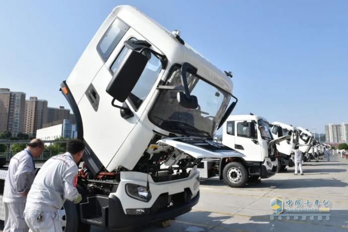 東風(fēng)商用車：又是TA們！這波流量TA們值得擁有
