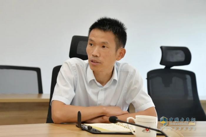 營(yíng)銷(xiāo)事業(yè)部舉行“東風(fēng)陽(yáng)光創(chuàng)新服務(wù)工作室”導(dǎo)師帶徒簽約儀式