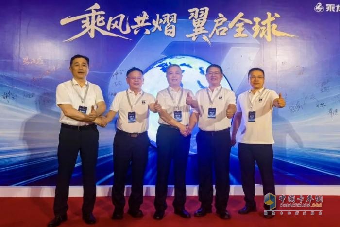 “乘風共熠 翼啟全球” 玉柴助力東風柳汽揚帆出海