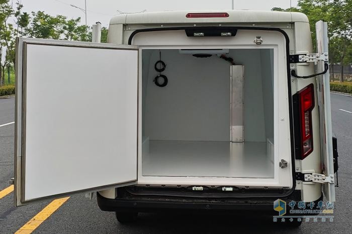 Van寶路冷藏車：城配冷鏈“掘金”利器，無懼“三高”挑戰(zhàn)