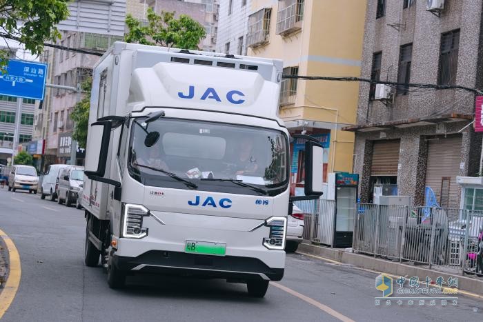 江淮新能源輕卡ES9冷藏車
