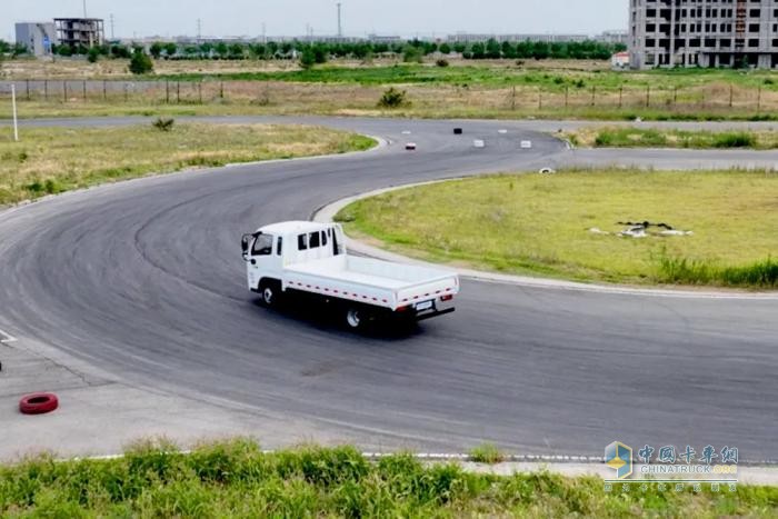 媒體深度試駕時(shí)代FORLAND“三好”車型