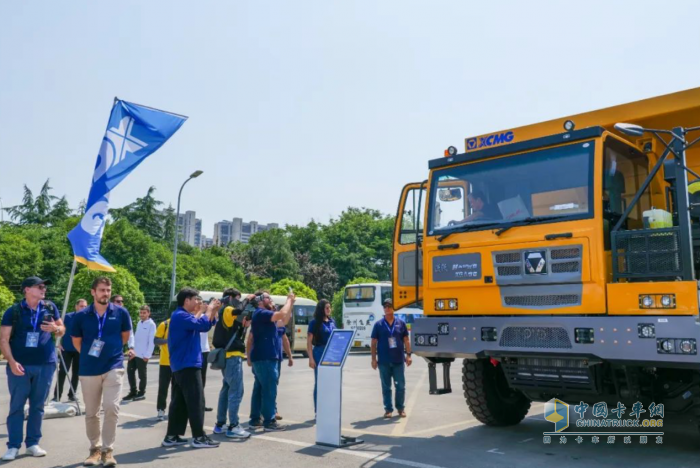 2024年5月17日-21日，第六屆徐工國(guó)際客戶(hù)節(jié)順利舉辦，全球各地的海外客戶(hù)齊聚徐州，共同見(jiàn)證這場(chǎng)來(lái)自世界東方的盛會(huì)。