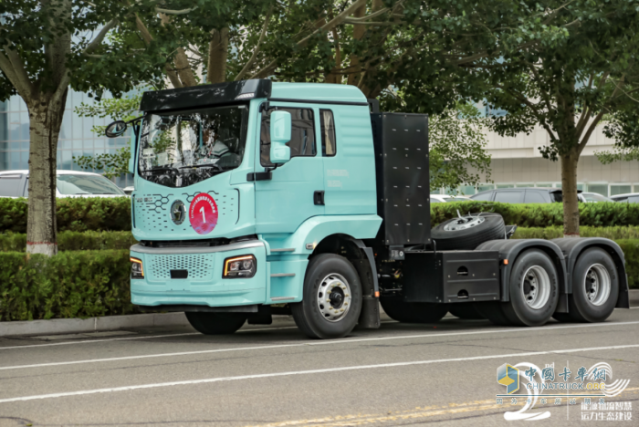 質(zhì)子汽車帝江Re純電動(dòng)牽引車榮膺CCTA2025雙項(xiàng)大獎(jiǎng)