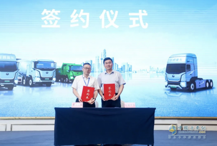 簽約熱潮席卷全國！宇通重卡全系新品成都上市再現(xiàn)大單