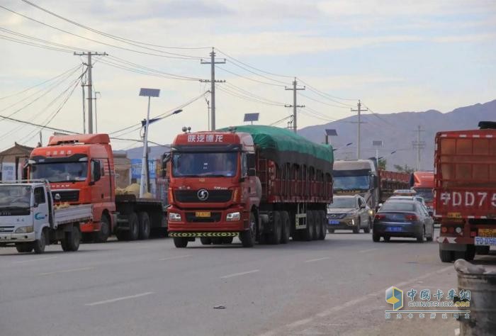 國務(wù)院:不再查貨車核酸陰性和健康碼 不得限制貨車跨區(qū)域通行