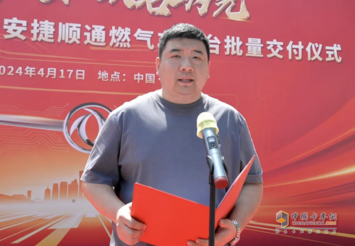 可靠+信賴 百輛東風(fēng)商用車(chē)龍擎燃?xì)鉅恳?chē)訂單首批在京交付